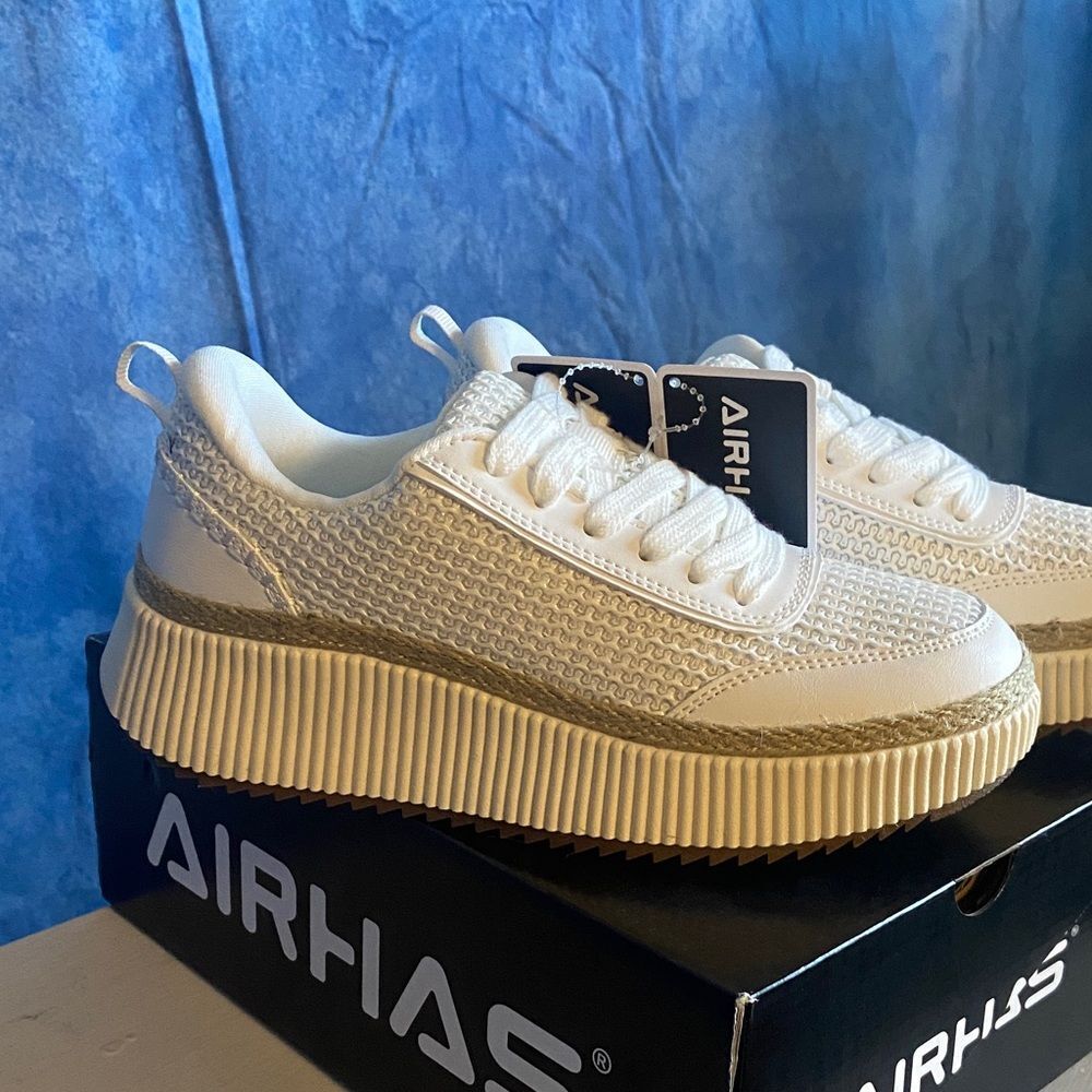 Airhas White and Silver Sneakers, Size 6.5, SL2-129S003